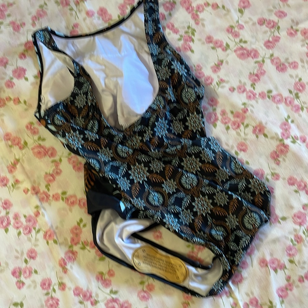 Swimsuit - Picture 3 of 3
